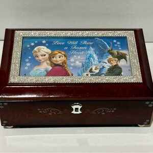 Bradford Exchange Disney Frozen Heirloom Music Box Love Will Thaw A Frozen Heart
